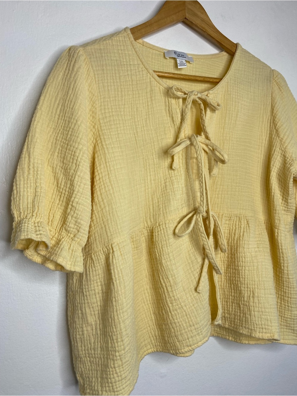 Gauzy Top with front ties Size L pastel yellow Airy Tropical Travel - Picture 3 of 7